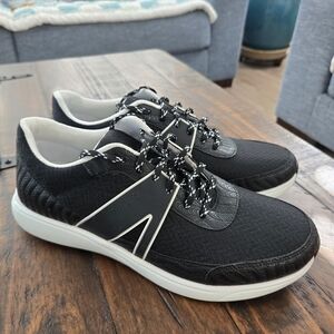 Traq by Alegria Qarma 2 Black Textualize Sneakers. Size EU 42/US 9. Good preowne
